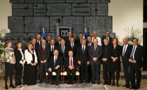 Israel's President Peres sits next to Prime Minister Netanyahu as they pose for a group photo together with the ministers of the new Israeli parliament, in Jerusalem
