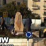 PA verwijdert monument in de vorm van de kaart van ‘Palestina’die Israël omvat zodat de Amerikaanse president Obama het niet zou zien. Bron: Palestinian Media Watch