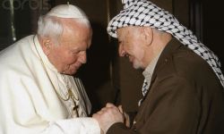 POPE JOHN PAUL II RECEIVES YASSER ARAFAT