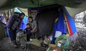 Vluchtelingen in hun tijdelijke verblijfplaats in Duinkerken